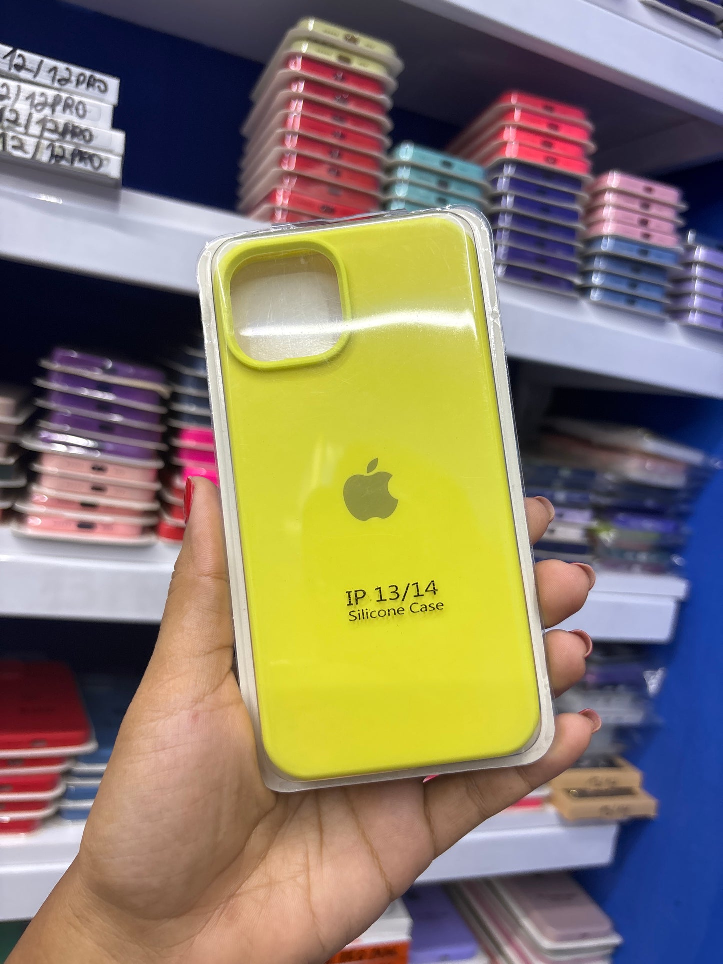 iPhone 13 / 14